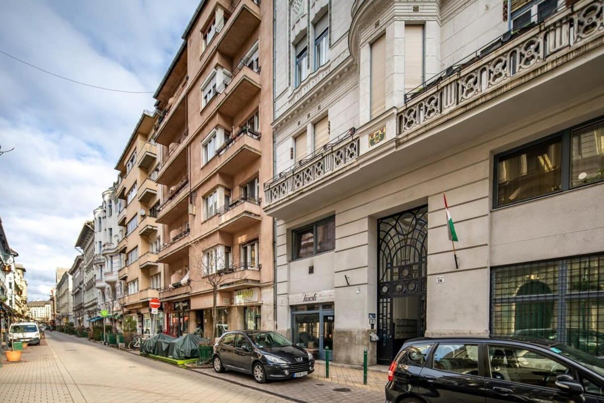Convenient At Gastro Driven Location Apartment *